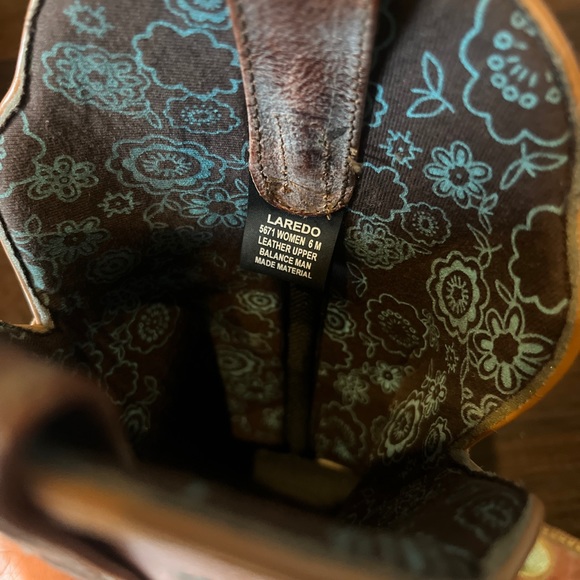 Worn once ladies Laredo boots size 6. Pretty pretty pretty! - Picture 4 of 4